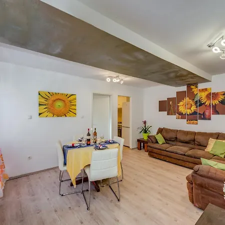 Beach&park Marjan Apartment